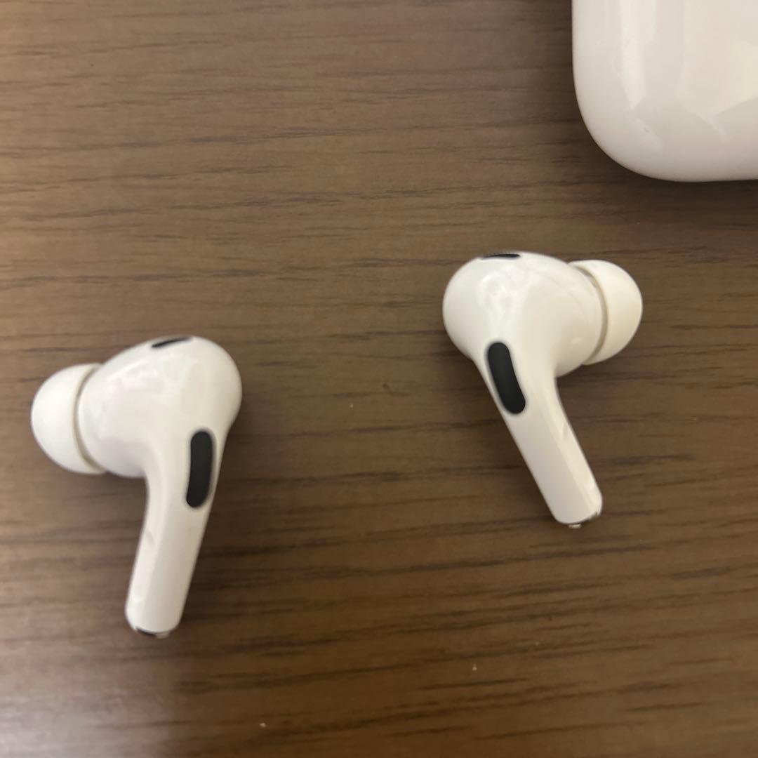 AirPods pro 第2世代本体 ホワイト 充電ケース付き