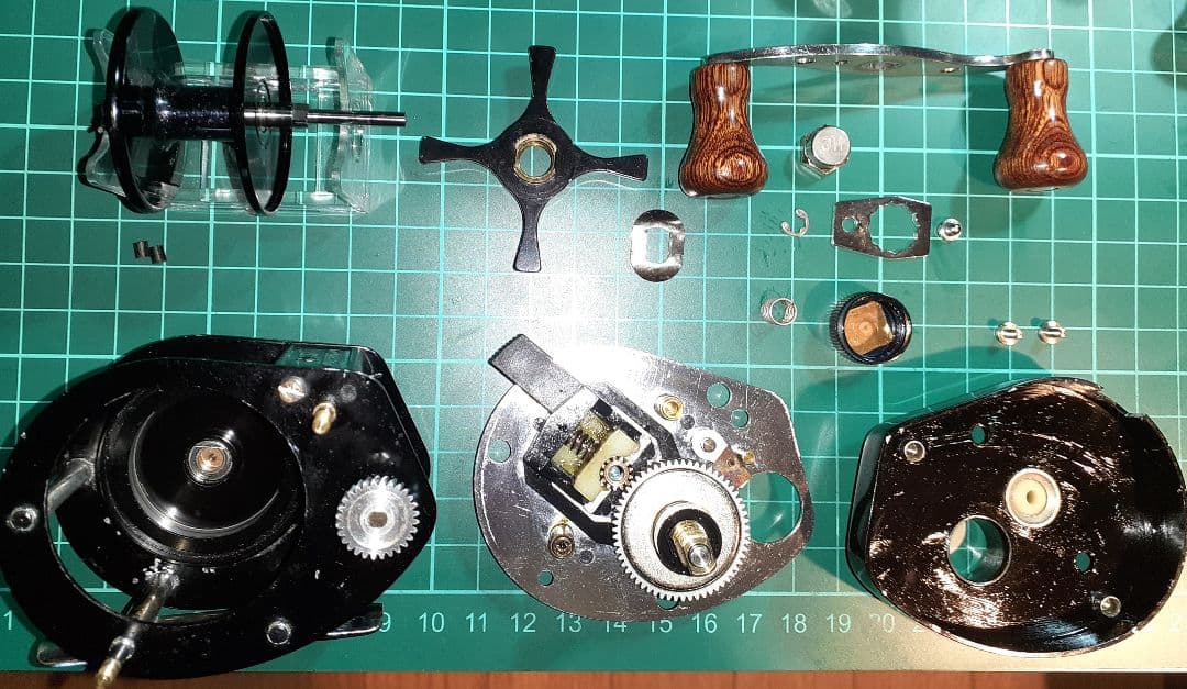 アブガルシア ABU アンバサダー１０００C ウッドノブハンドル仕様