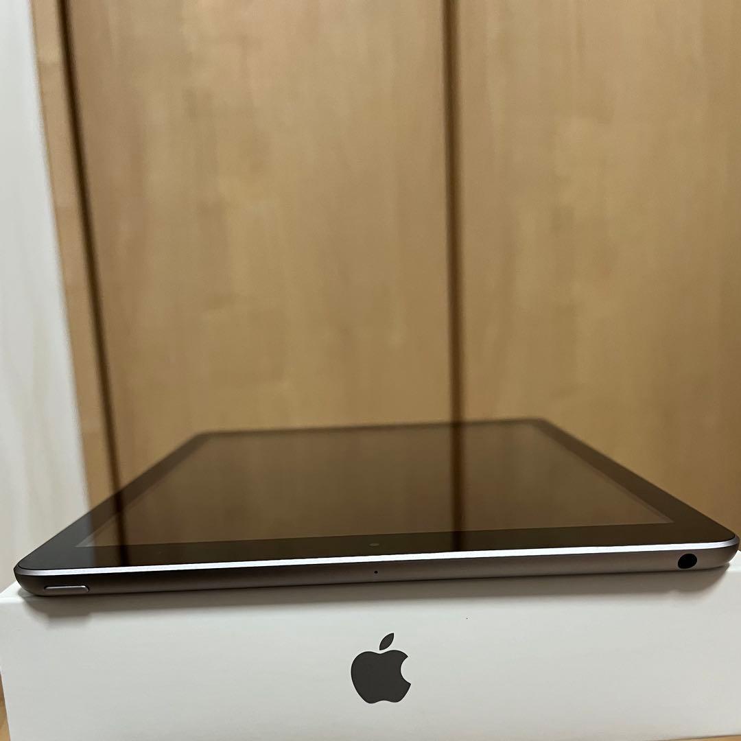 iPad 第5世代　Wi-Fi モデル　32GB シルバー