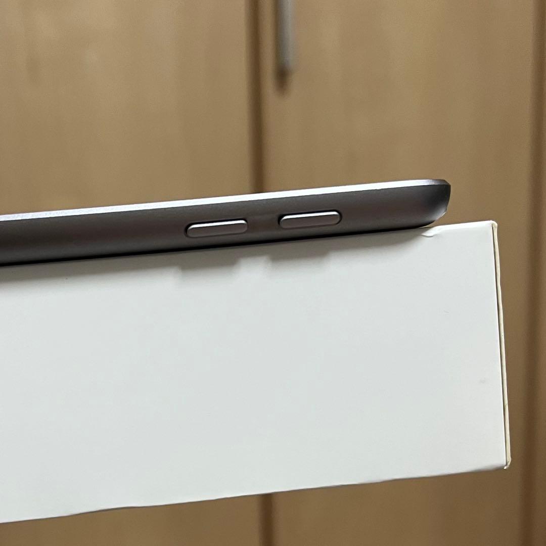 iPad 第5世代　Wi-Fi モデル　32GB シルバー