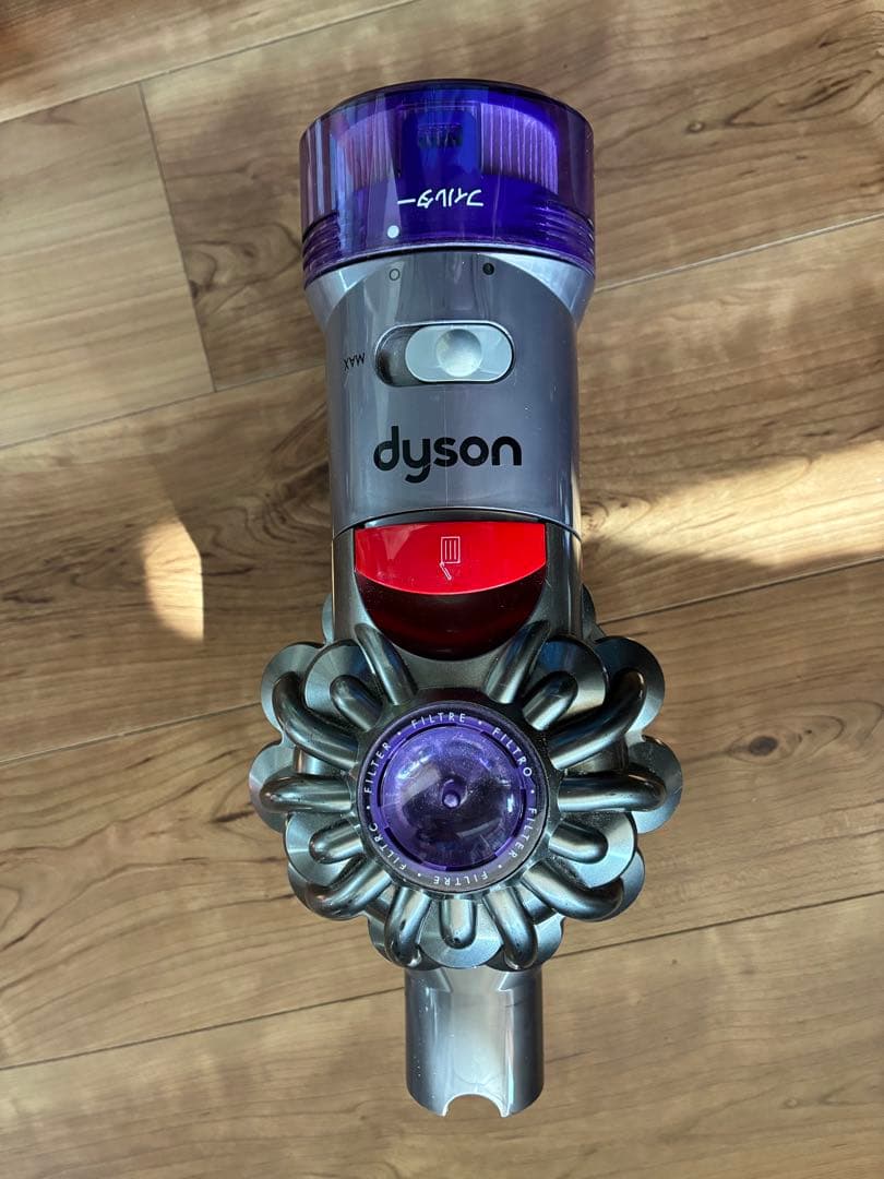 【ジャンク品】Dyson V8 slim fluffy 本体 各種ノズル付き