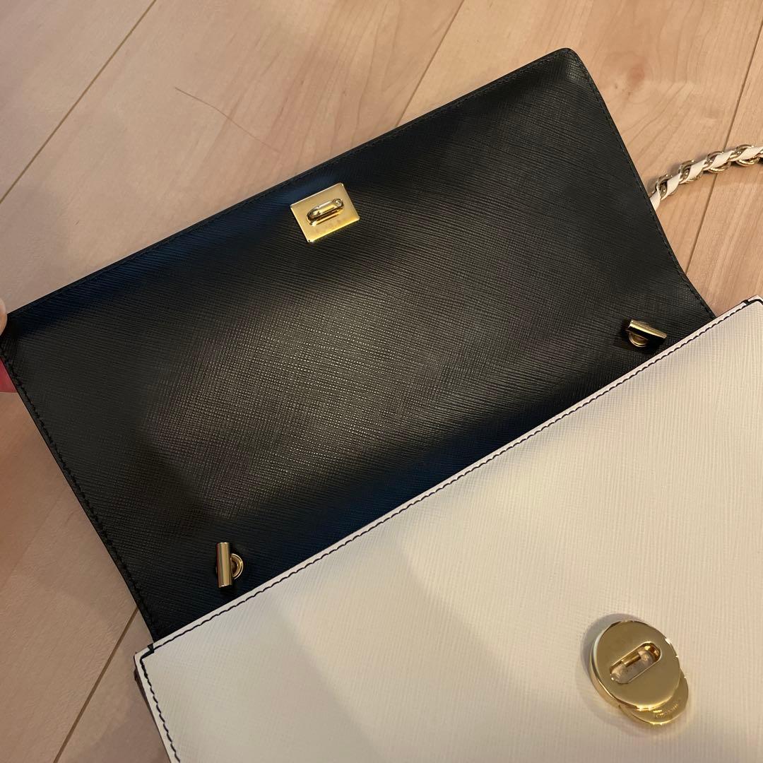 サルヴァトーレフェラガモ ブラック ホワイト チェーンショルダー ヴァラ リボン