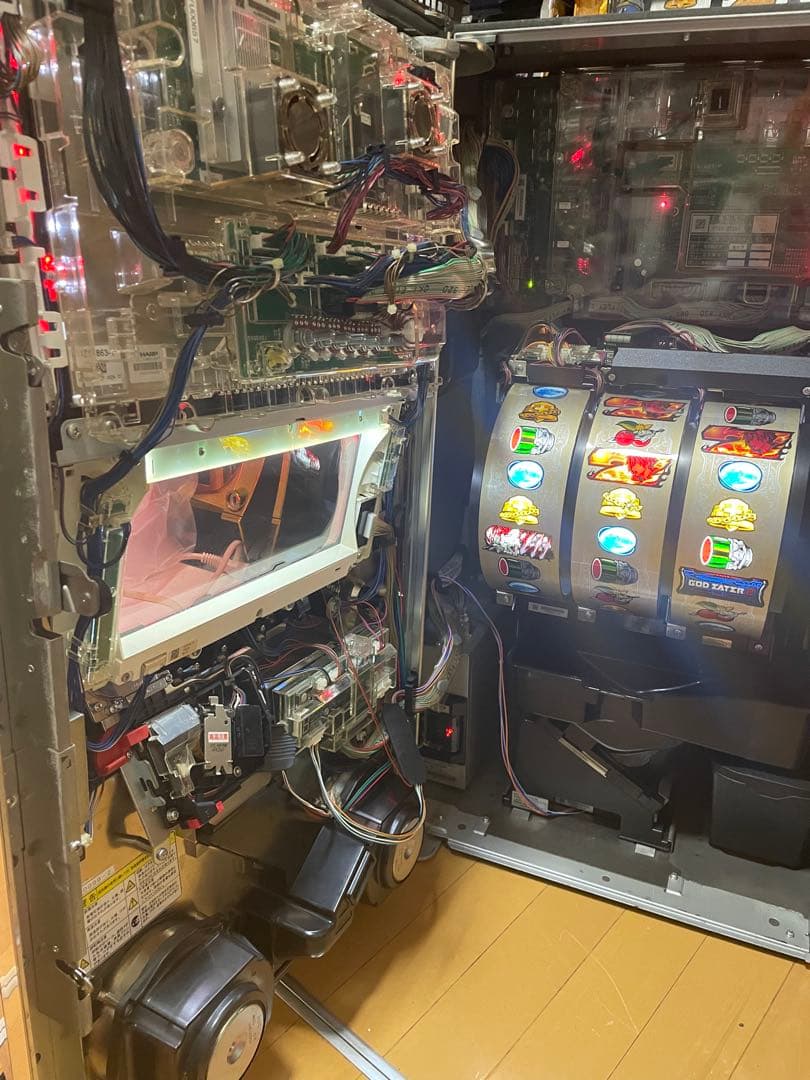 パチスロ ゴッドイーター2　不要機仕様　パネルに割れあり
