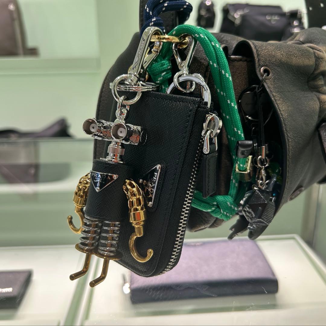 PRADA サフィアーノレザー キーチェーン チャーム ロボット