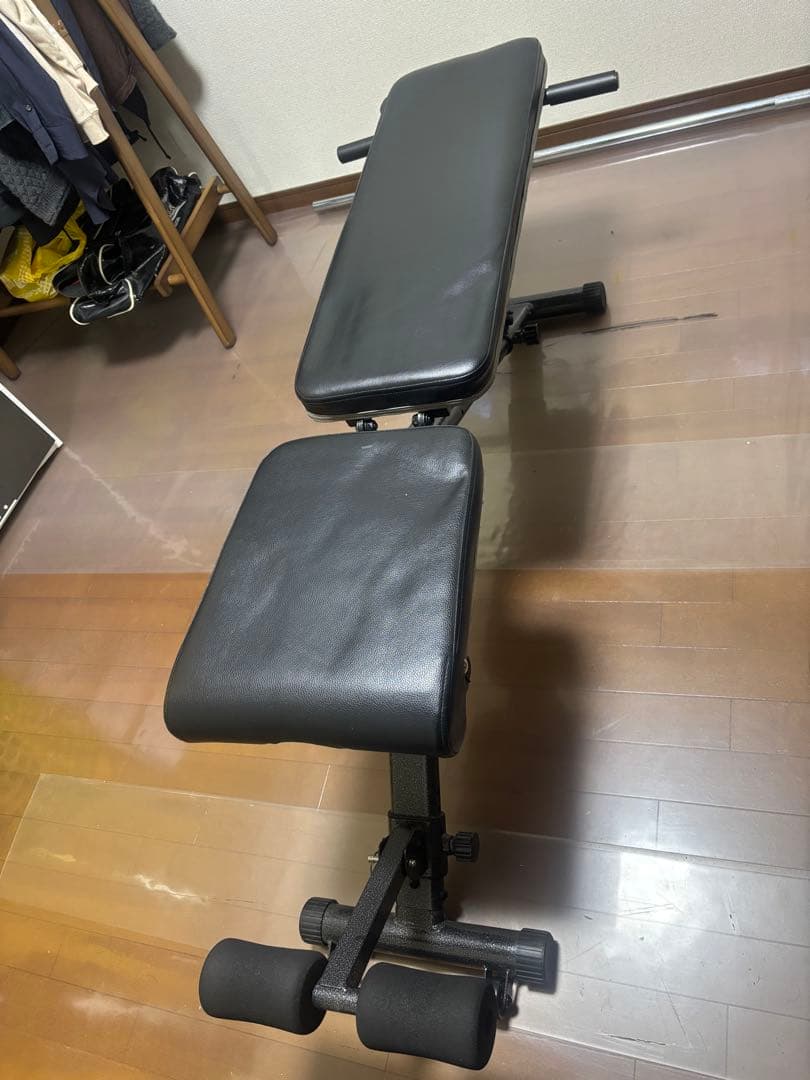 アジャスタブルダンベル、チンニングマシン、トレーニングベンチ
