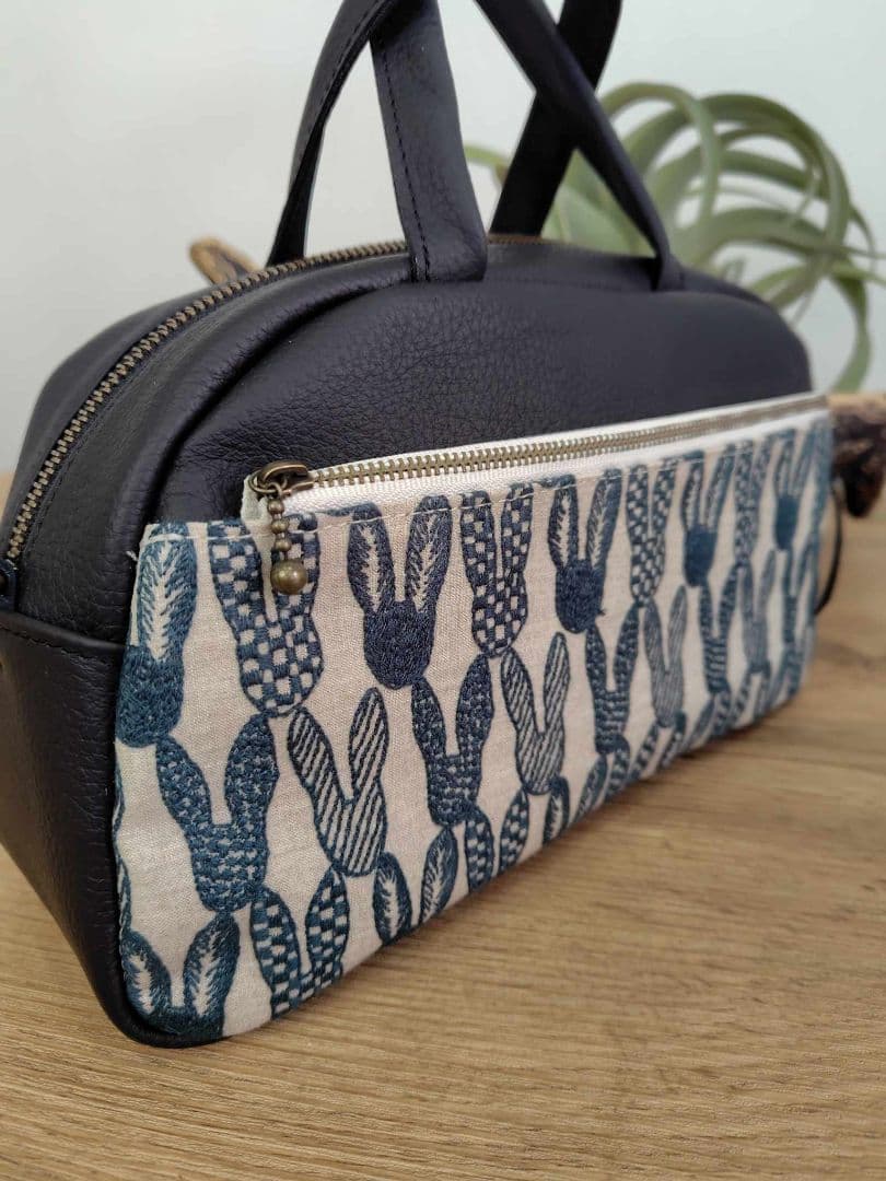 ミナペルホネン/pomppiaポンピアベージュ/ラウンドボストンブラック本革