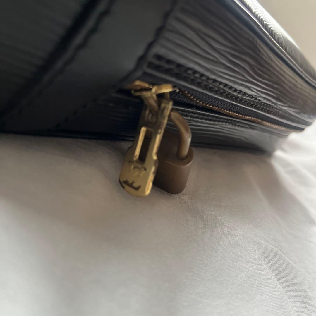 Louis Vuitton エピ ポルトドキュマン(Watchworld)