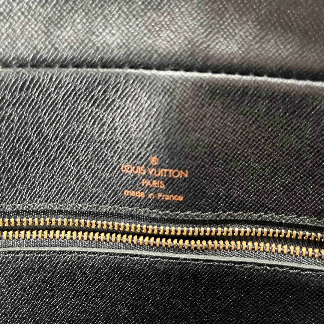 Louis Vuitton エピ ポルトドキュマン(Watchworld)