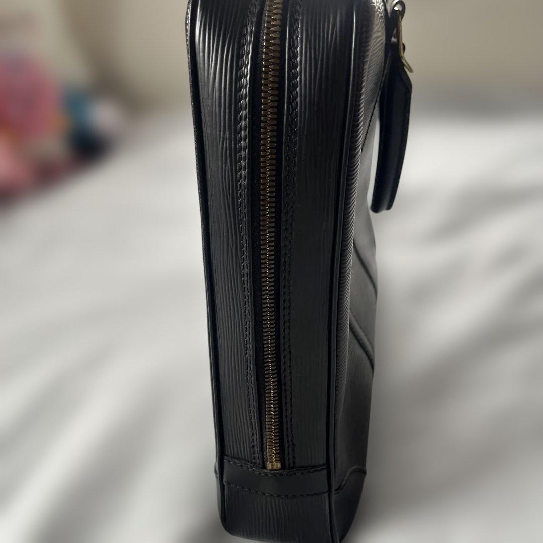 Louis Vuitton エピ ポルトドキュマン(Watchworld)