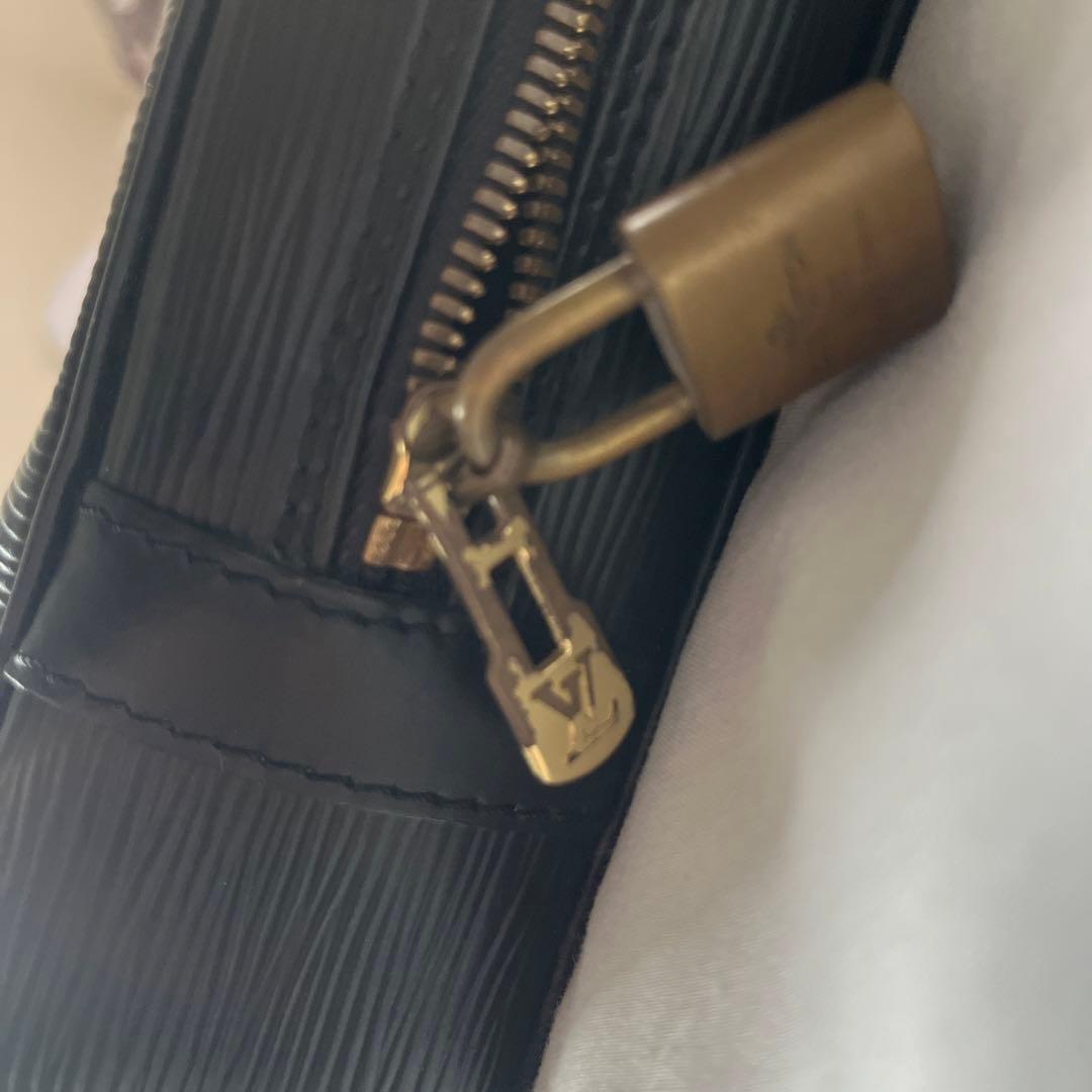 Louis Vuitton エピ ポルトドキュマン(Watchworld)