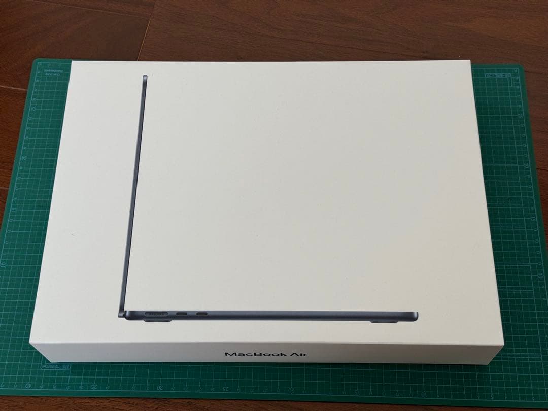 美品 MacBook Air 13.6インチ　M2 MLY33JA