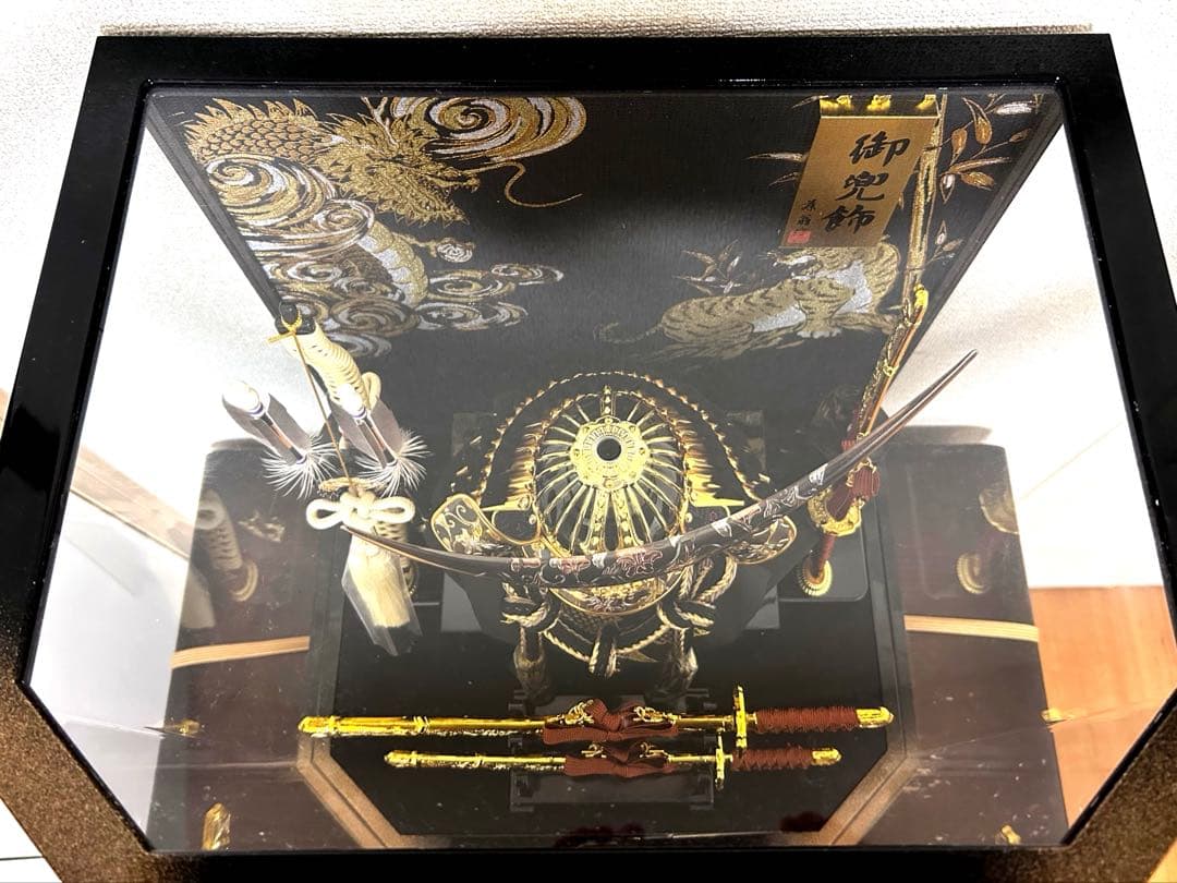 五月人形 ケース入り 兜飾り 六角勝輝 伊達政宗の兜 アクリルケース 幅43cm