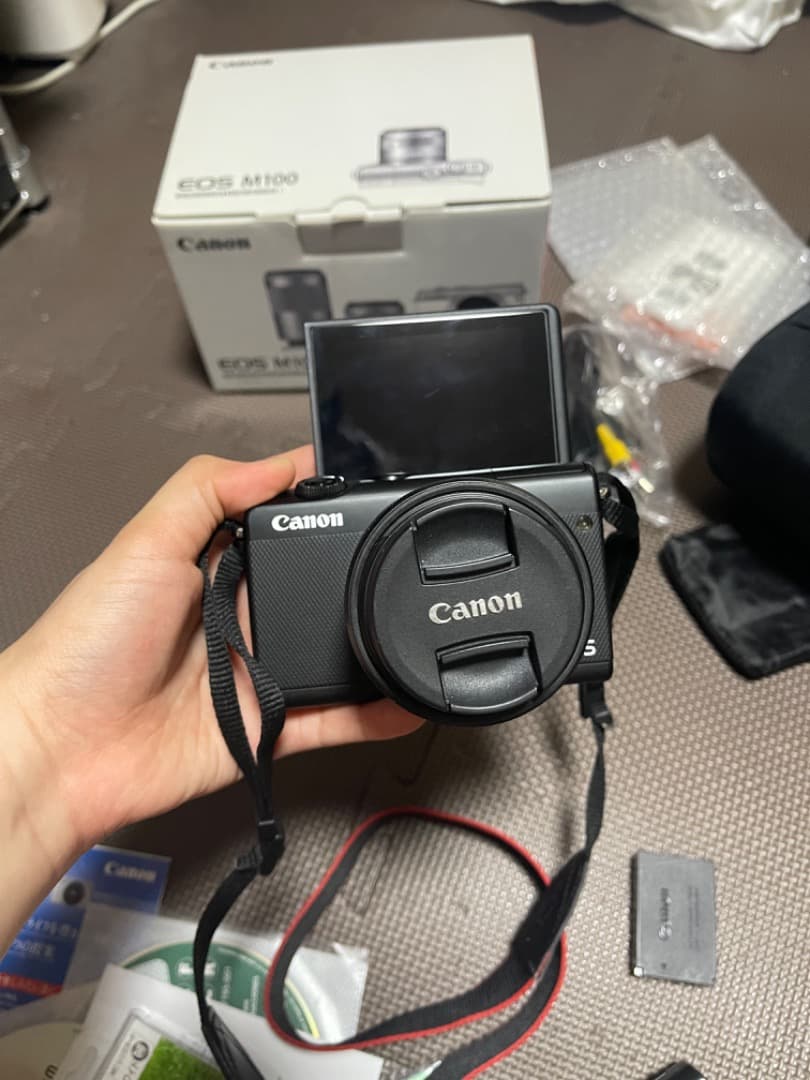 Canon M100 キヤノンM100
