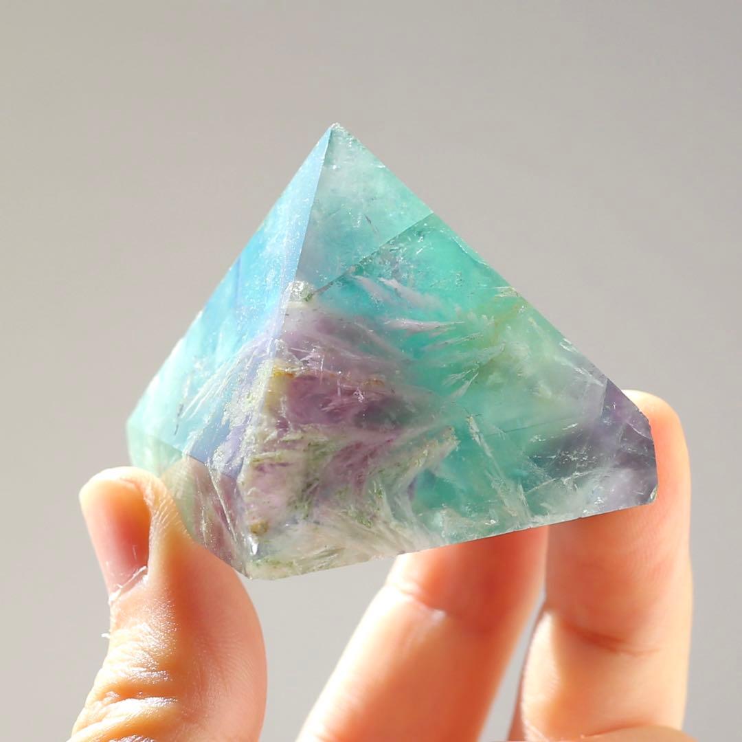 エンジェルフェザーフローライト ピラミッド型 天然石 蛍石 希少 鉱物