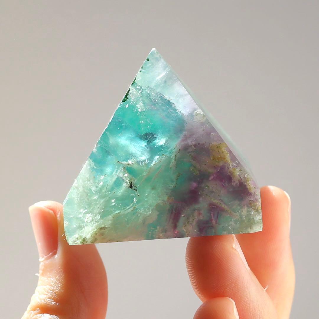 エンジェルフェザーフローライト ピラミッド型 天然石 蛍石 希少 鉱物