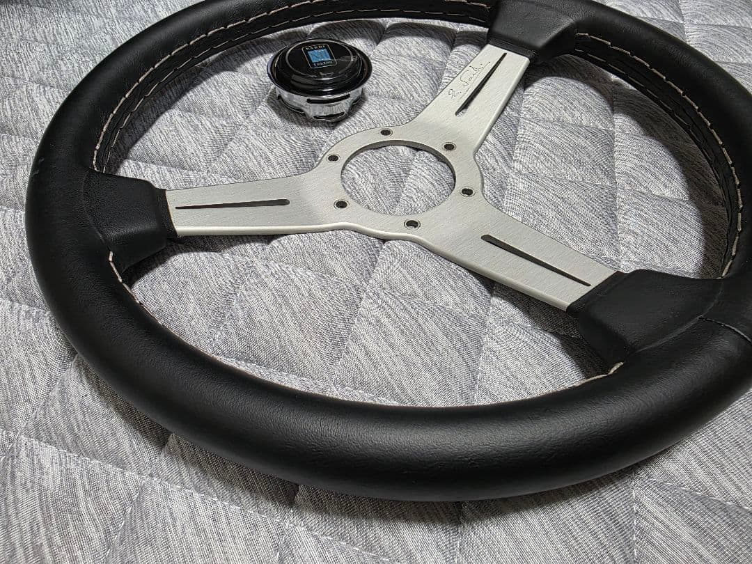 ナルディ クラシック レザー 34パイ