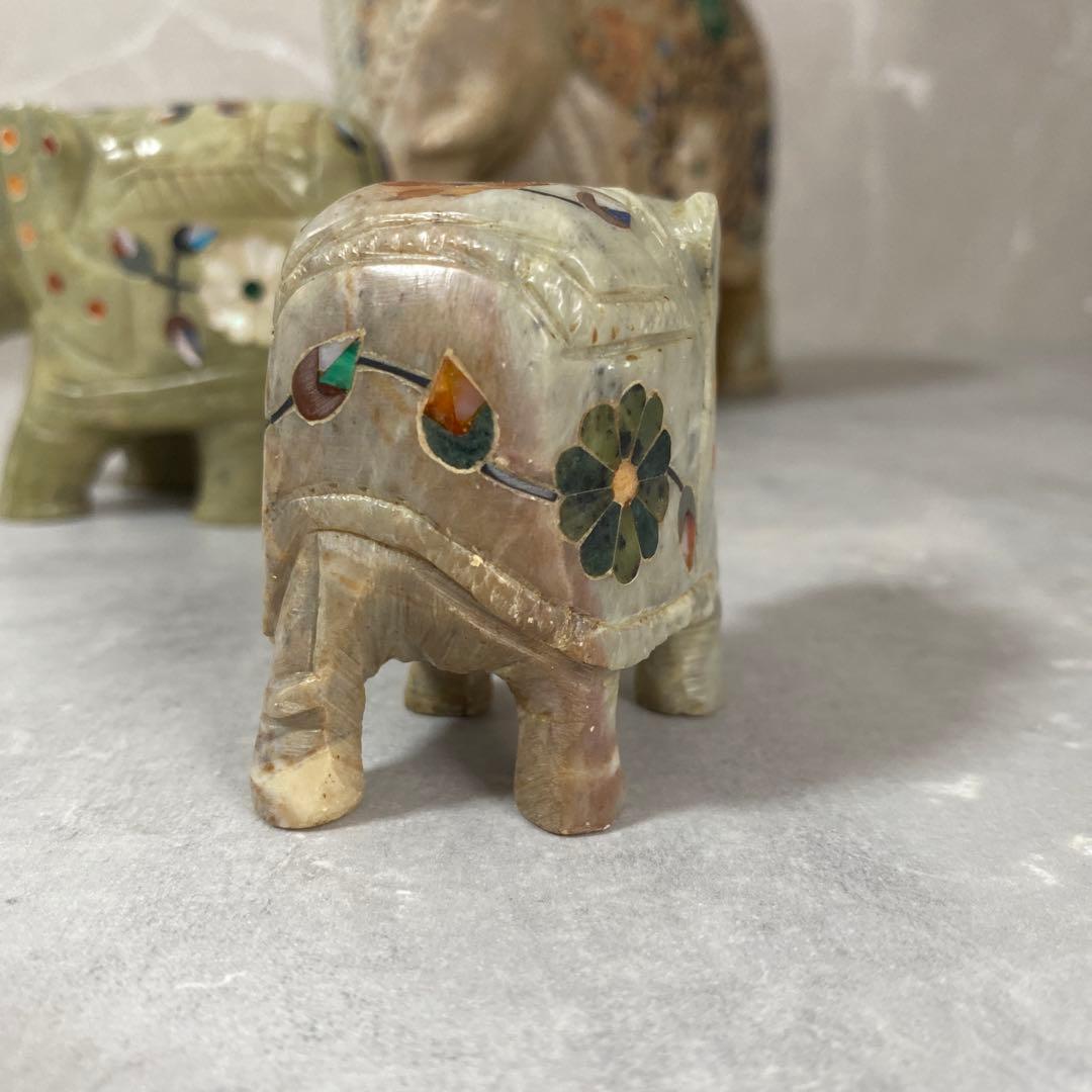 インド工芸品　天然石　花柄　象の置物　大中小3点　縁起物