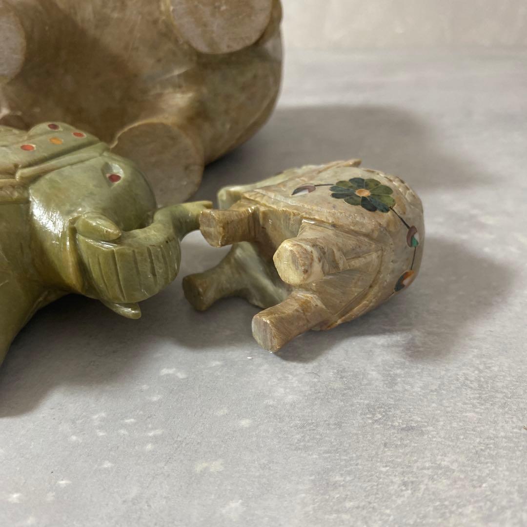 インド工芸品　天然石　花柄　象の置物　大中小3点　縁起物