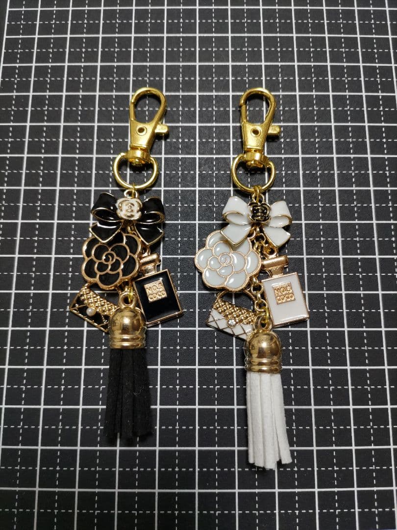 ハンドメイドチャーム　キーホルダー　キラキラカメリア　黒系　他おまとめ
