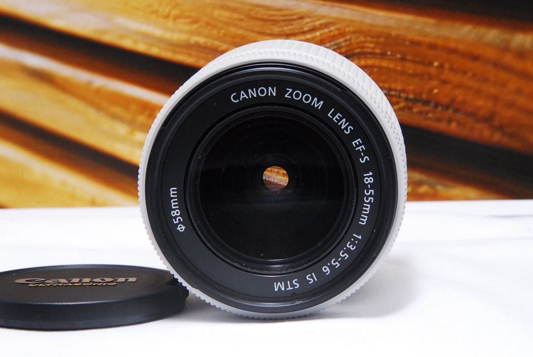 「スマホ卒業」最初の一眼に Canon Kiss X7 ホワイト スマホ転送