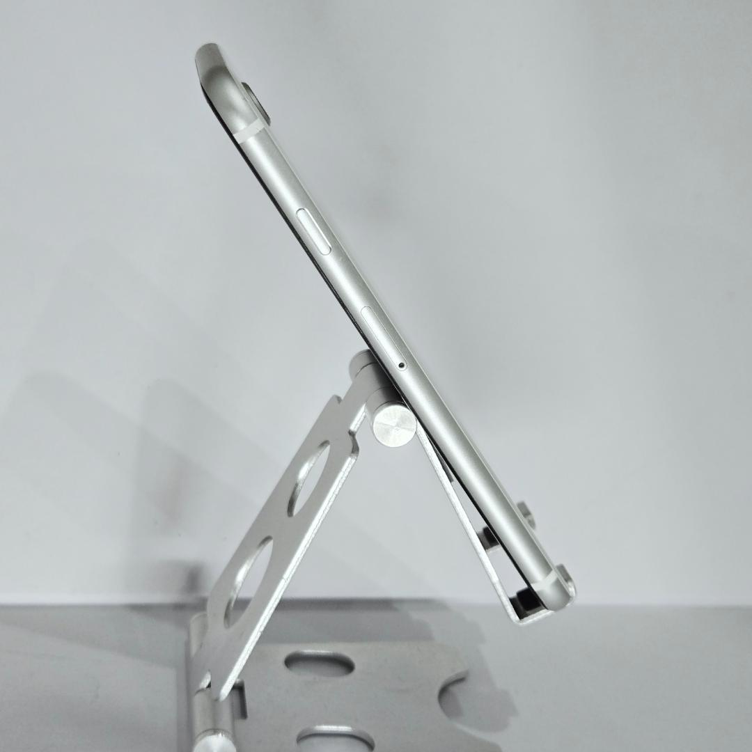 02 iPhoneSE 第二世代 ホワイト SIMフリー