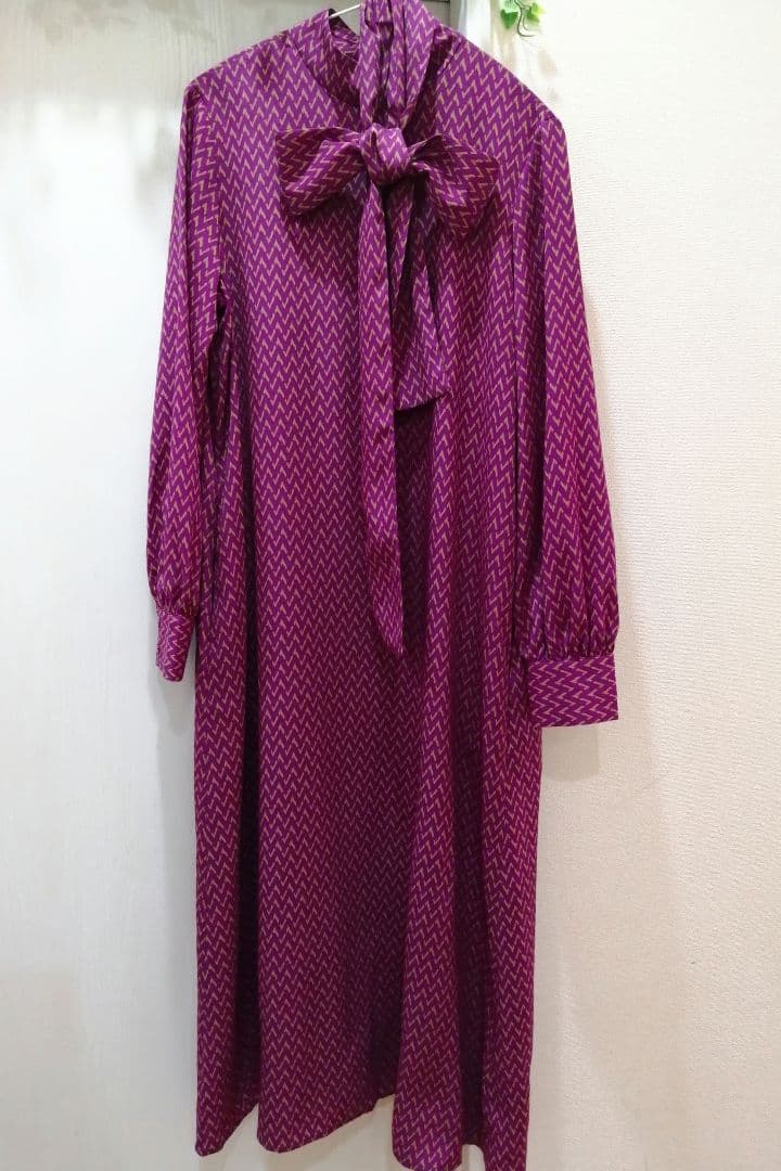 【極美品25300】ナラカミーチェ♦️2026✨幾何柄スタンドネックリボン付OP