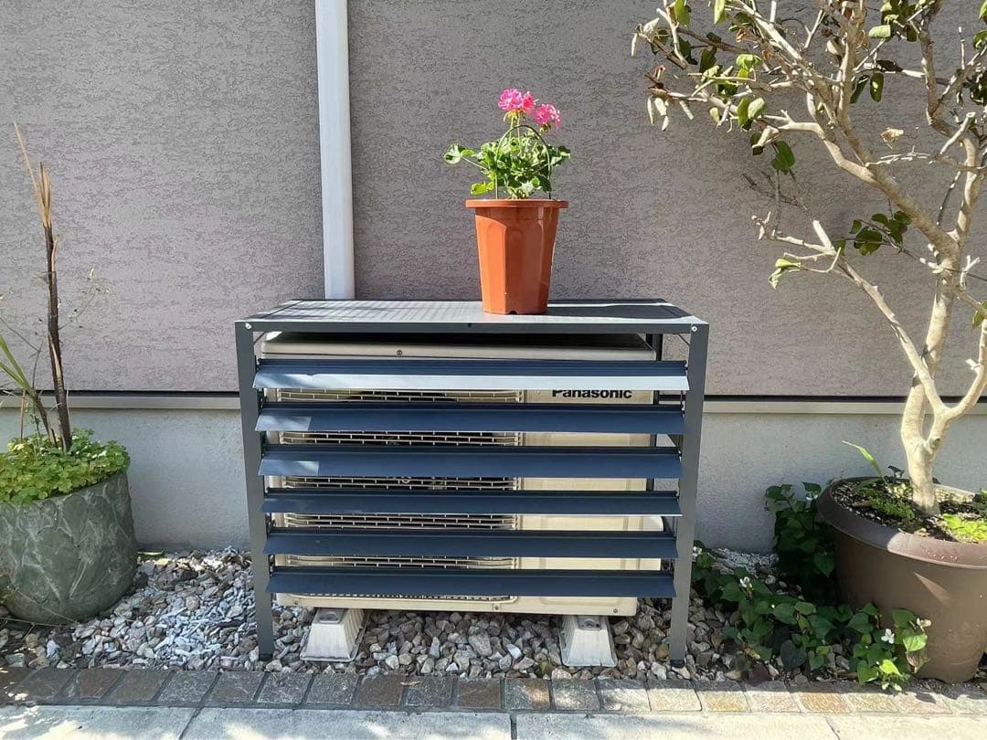 アルミ製 エアコン室外機カバー排気ルーバー方向可調整、Rホワイト