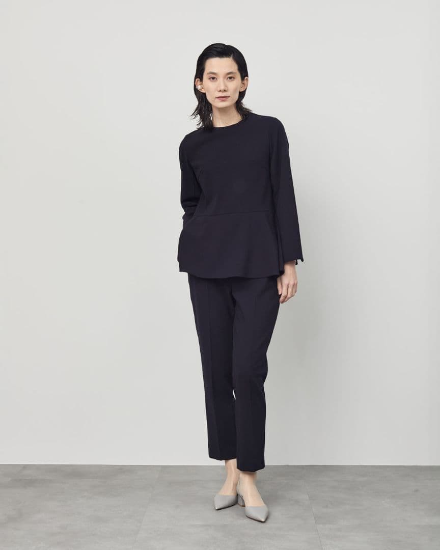 SOEJU ぺプラムトップス　ネイビー 長袖