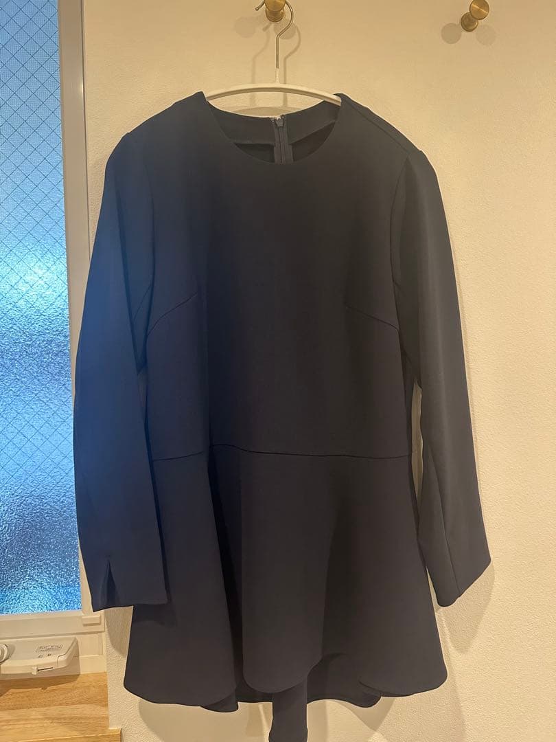 SOEJU ぺプラムトップス　ネイビー 長袖