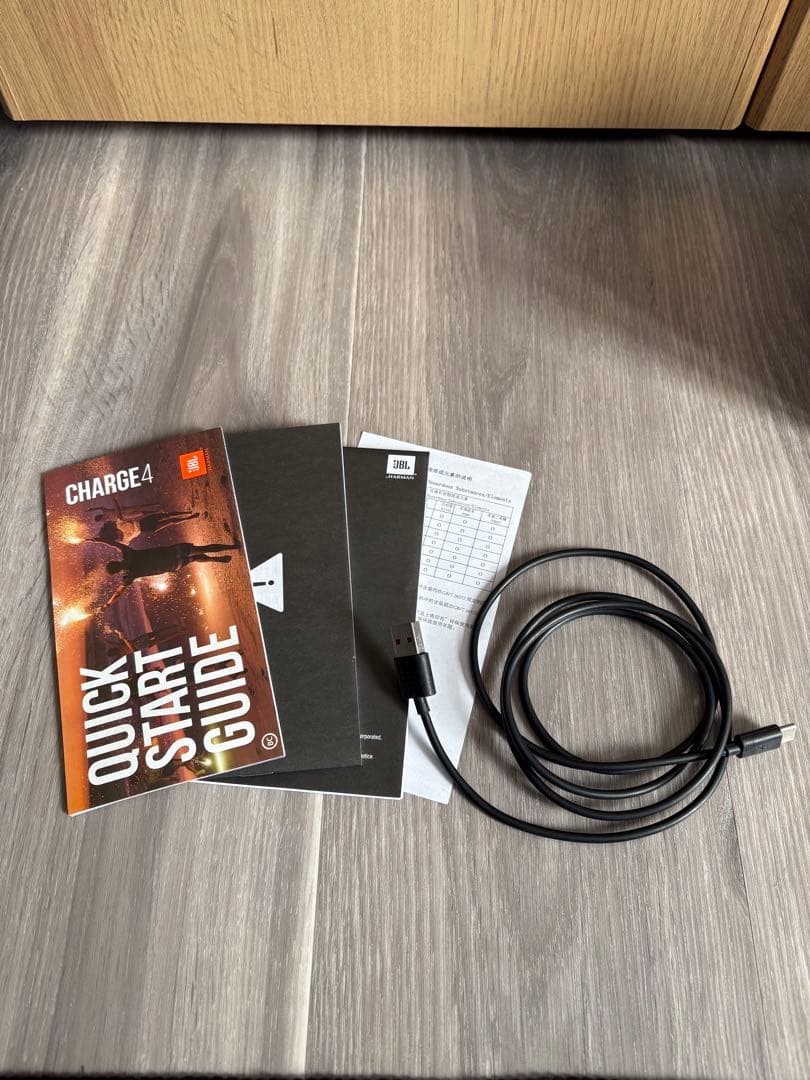 J　JBL CHARGE4