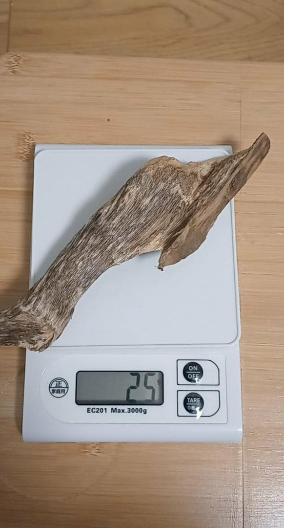 ベトナム KHANH HOA 産天然沈香、25 グラム!