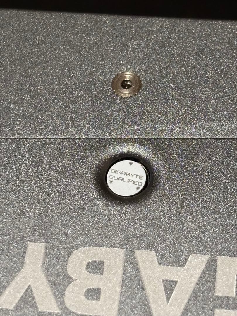 中古品　GIGABYTE Radeon RX 7600 8GB