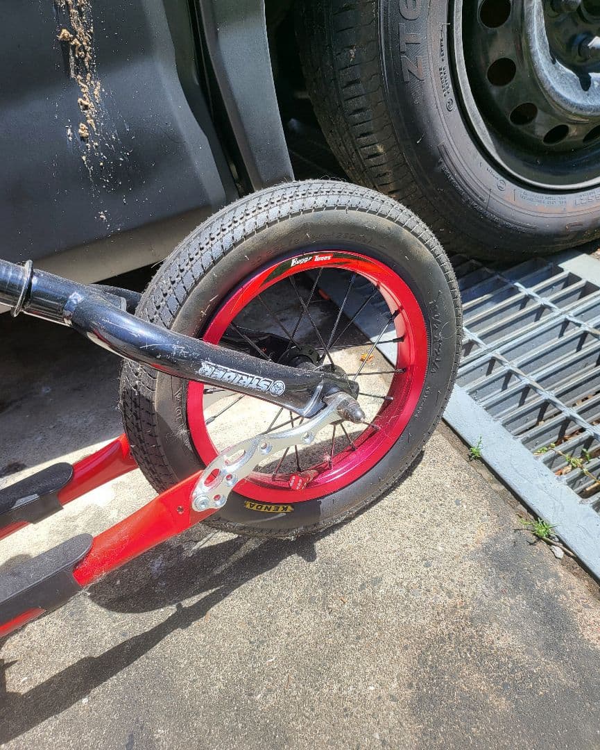 HONDA　赤　カスタム　ストライダー