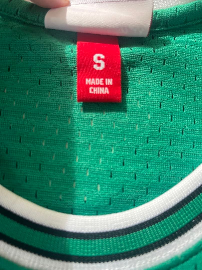 ミッチェル&ネス シカゴブルズ デレックローズ ユニフォーム