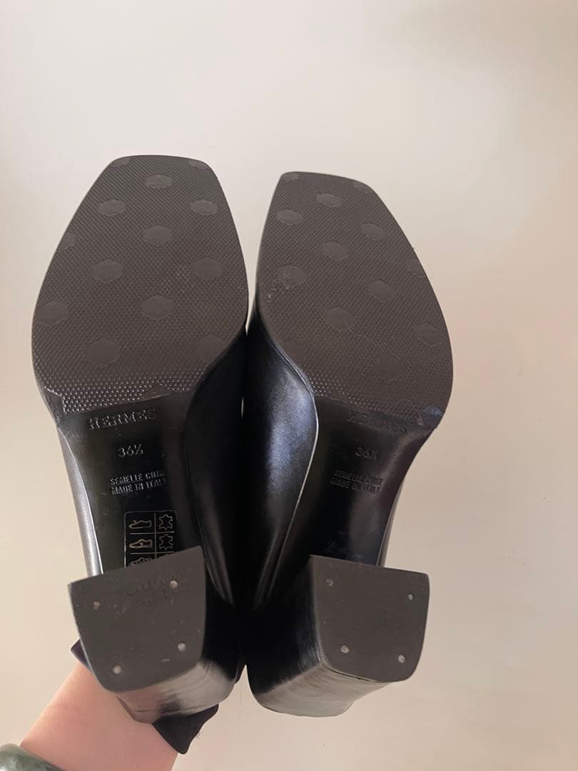 Hermesエルメスブラックレザー スクエアトゥ ミュール36.5