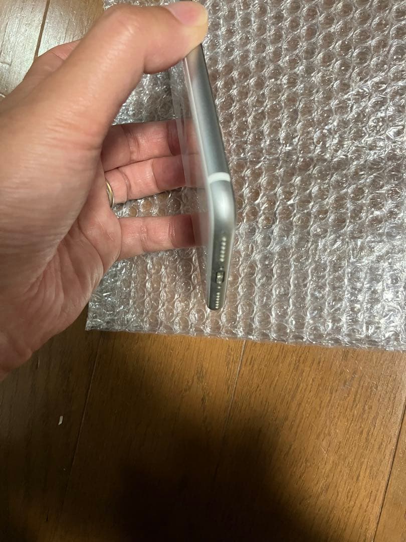 iPhone SE (第2世代) ホワイト バッテリー純正84％ 美品