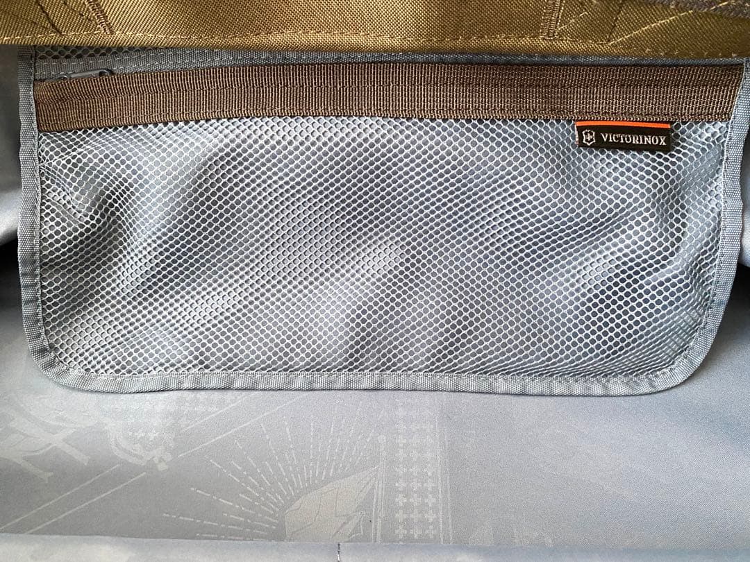 【週末SALE】極美品VICTORINOX ビクトリノックス　ボストンバッグ 緑