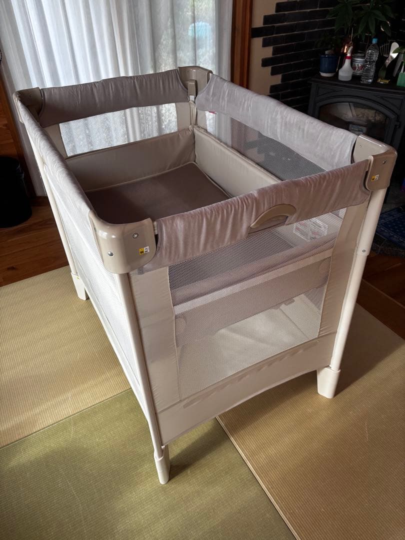 アップリカ　ココネル　ベビーベッド