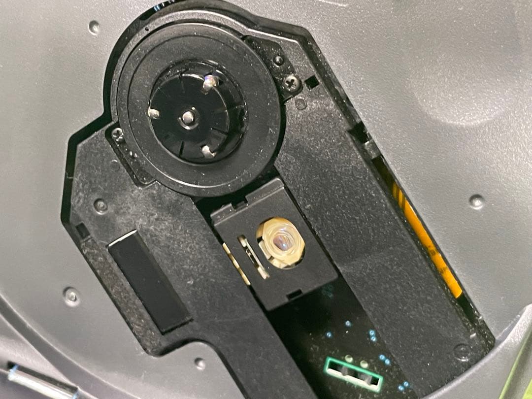 CD ウォークマン　音楽　流れる　SONY