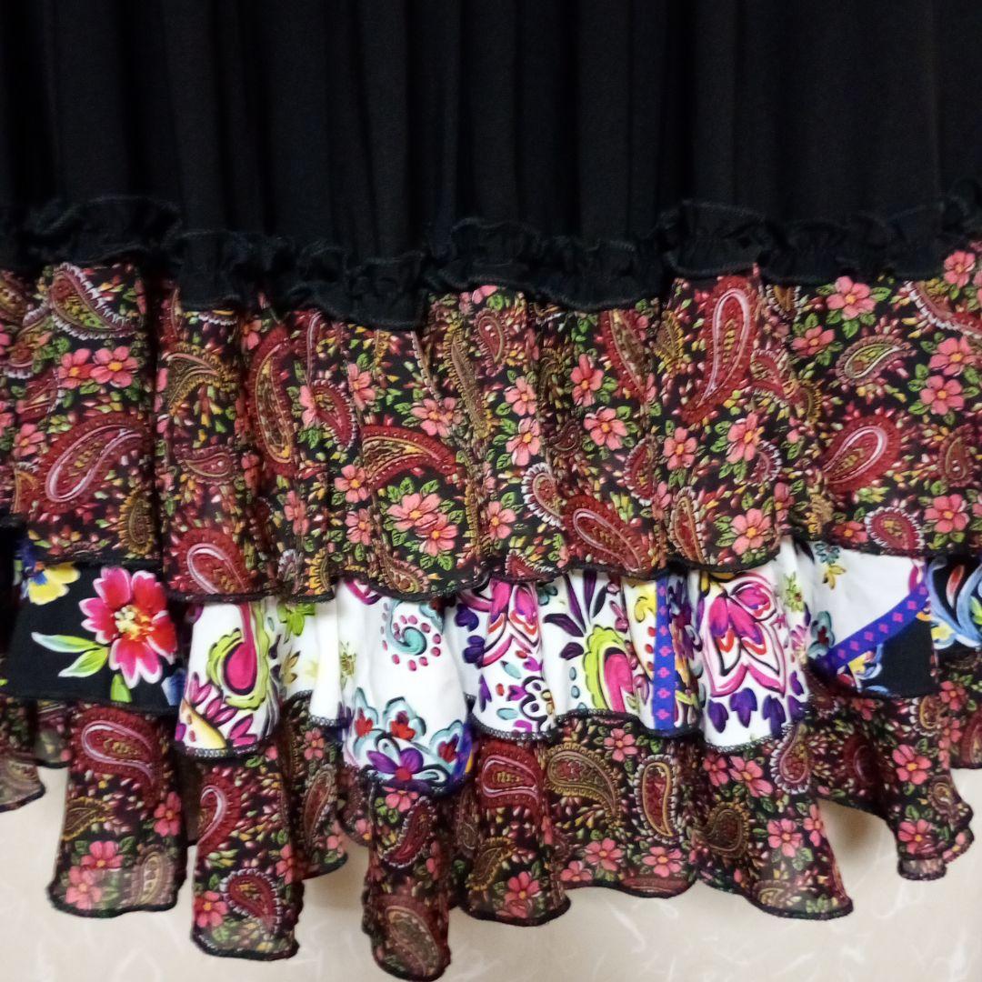 最終売りつく　フラメンコ スカート 黒とカラフルなペイズリーと花柄