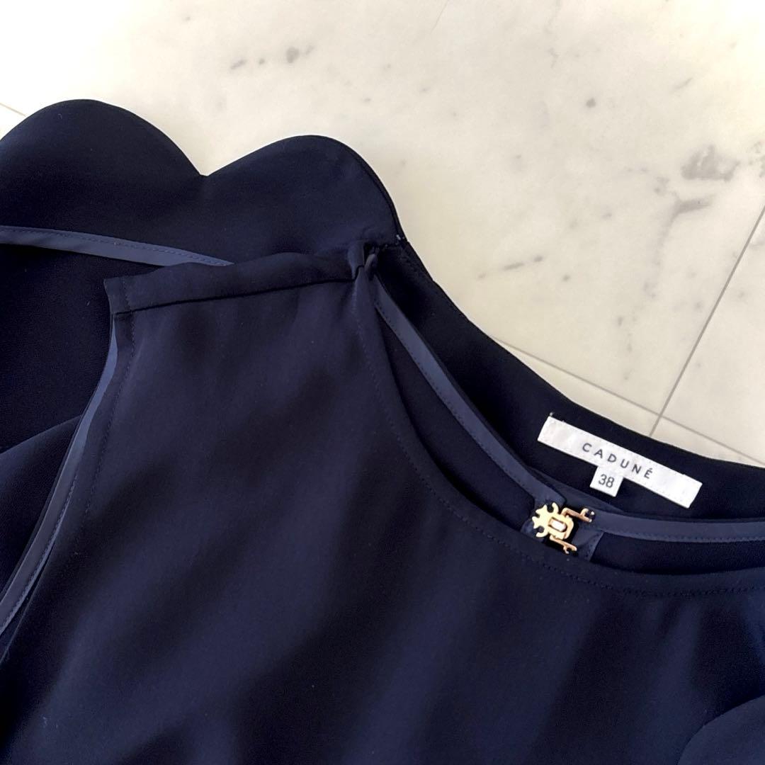 極美品 カデュネ スカラケープ2wayブラウス 洗える ネイビー 38 濃紺