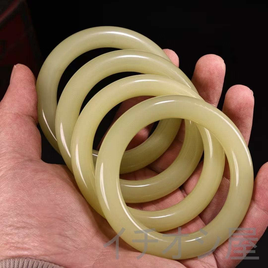 中国古美術 珍品旧蔵 清代宮廷御藏 罕見青白玉手鐲 老漆器箱付 装身具 古玉