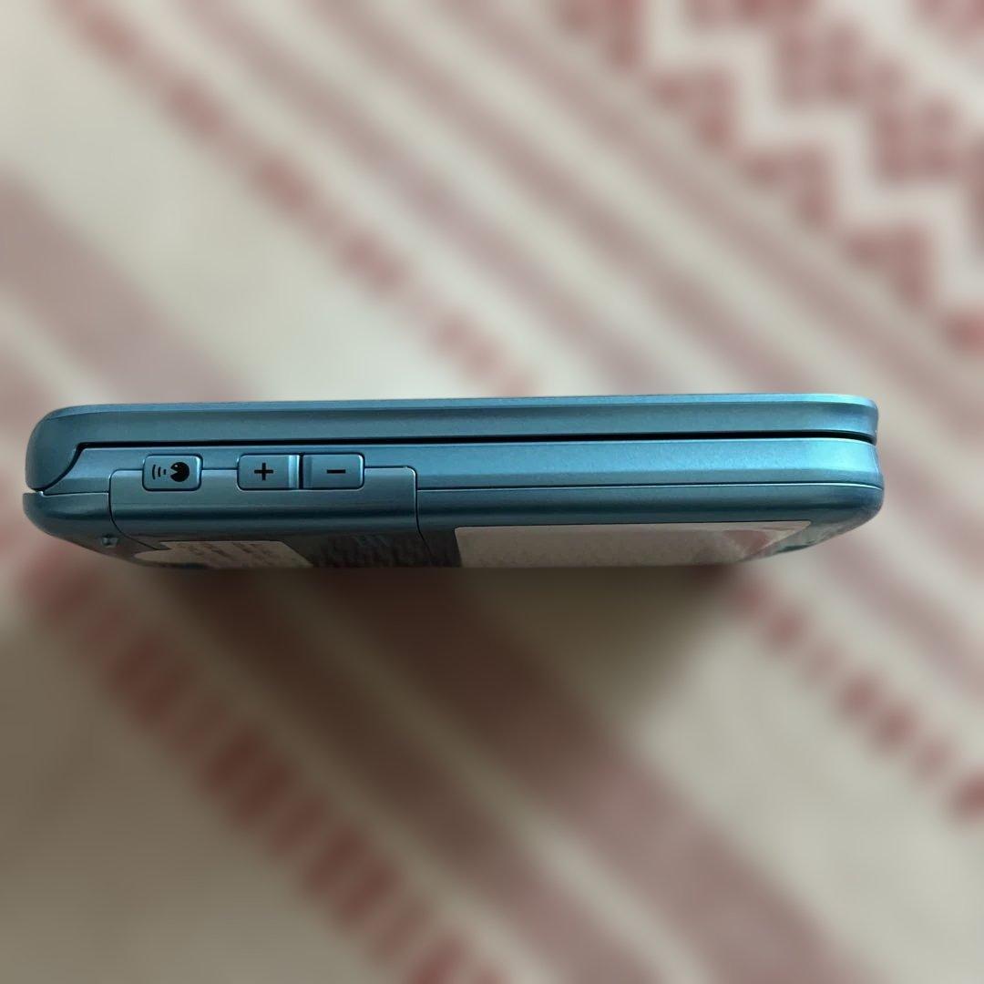 美品 docomo ドコモ F-01G ブルー折りたたみ式携帯電話 卓上充電器付