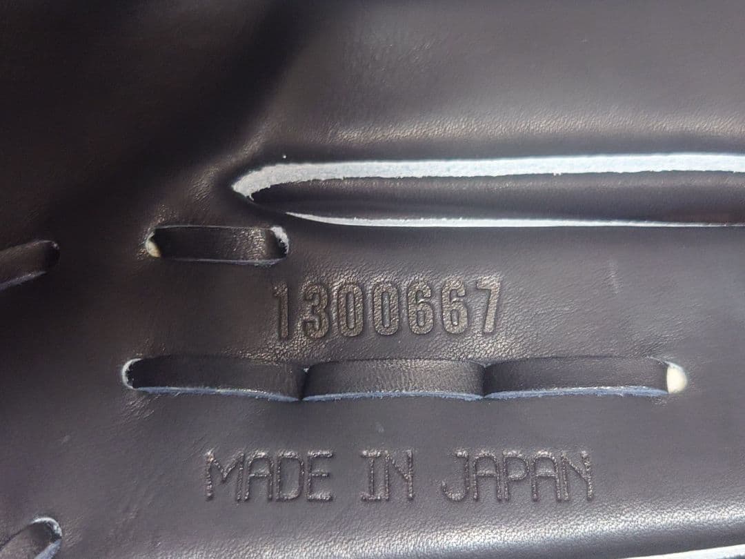 アンダーアーマー 投手用　グローブ 1300667