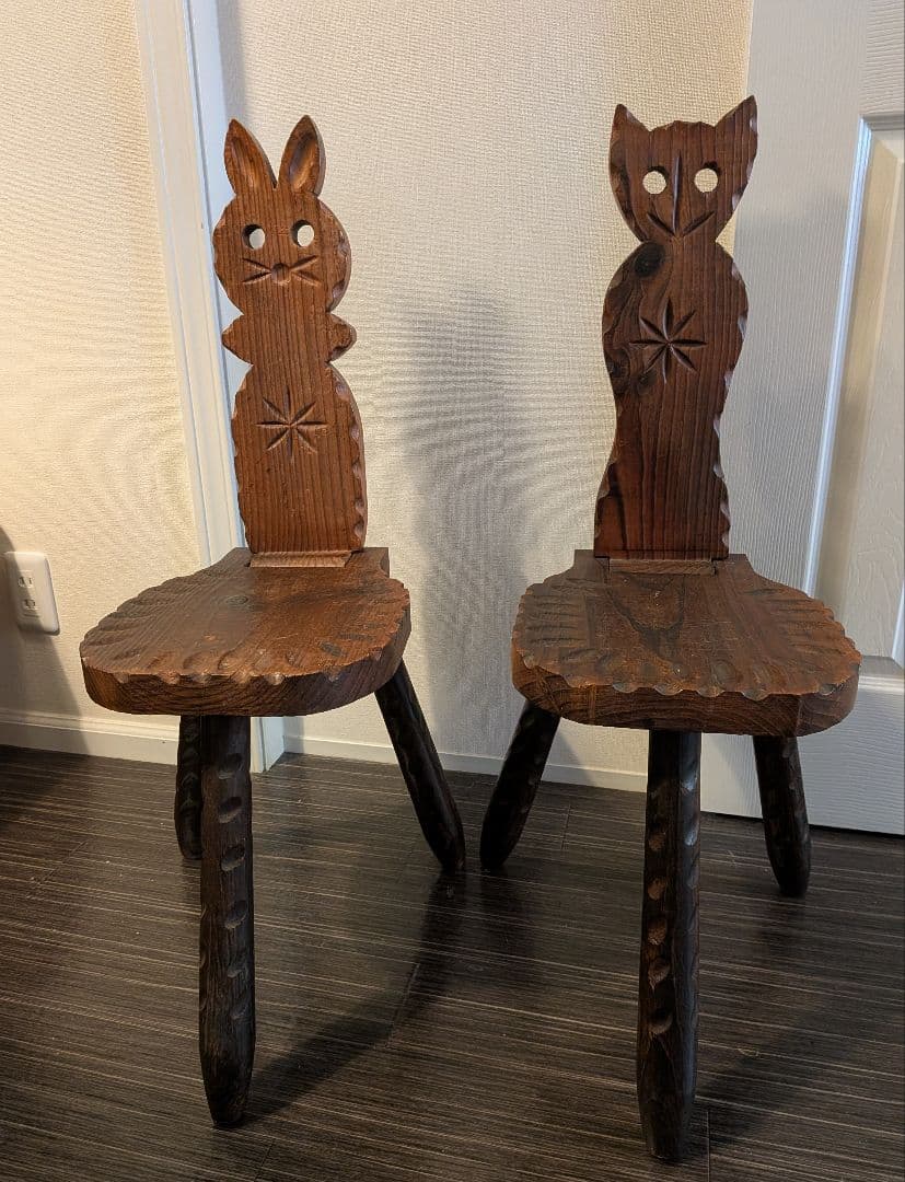 スペイン製 羊飼いの椅子 ウサギと猫の木製椅子とテーブルセット アンティーク