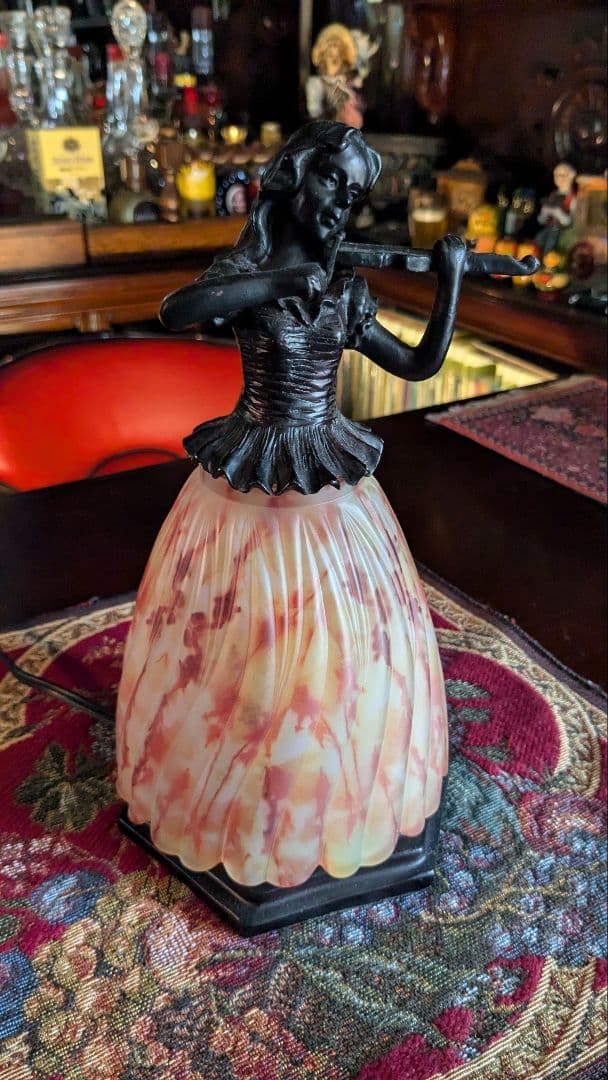 ブロンズ像＋ペンダントライトのスタンド　バイオリンを弾く少女