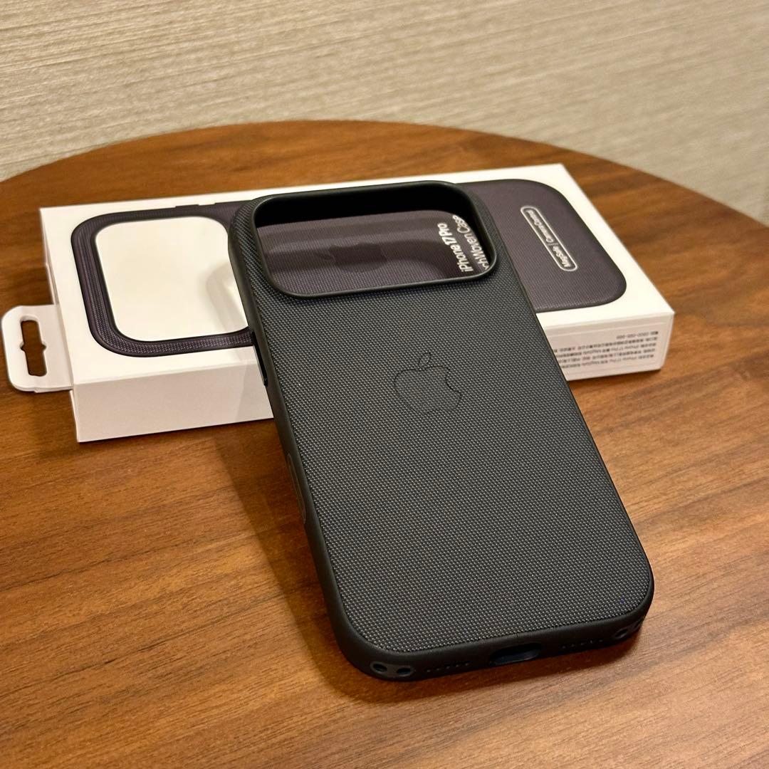【美品中古】iPhone 17 Proテックウーブンケース「ブラック」Apple