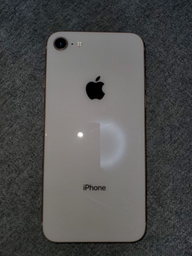 Apple iPhone 8 SoftBank SIMロック解除済み　64GB