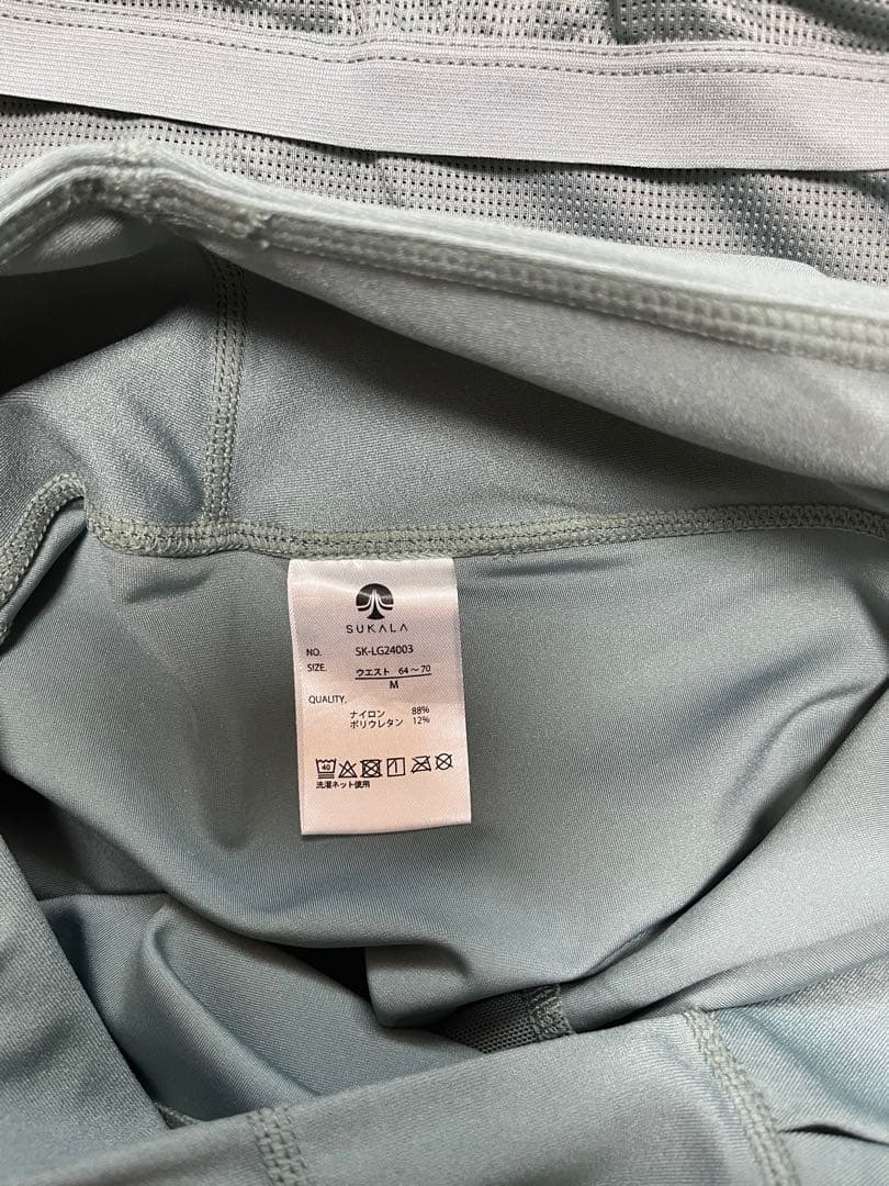 minami 専用　シャインストレッチアシンメトリーブラトップ、レギンス