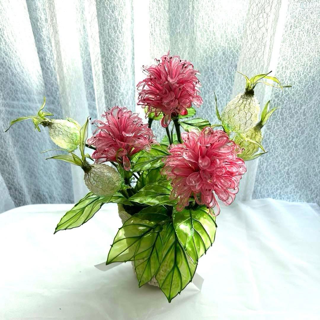 珊瑚花とパイナップルリリーの祝花アレンジ